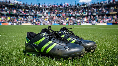 Fußballschuhe auf dem Rasen